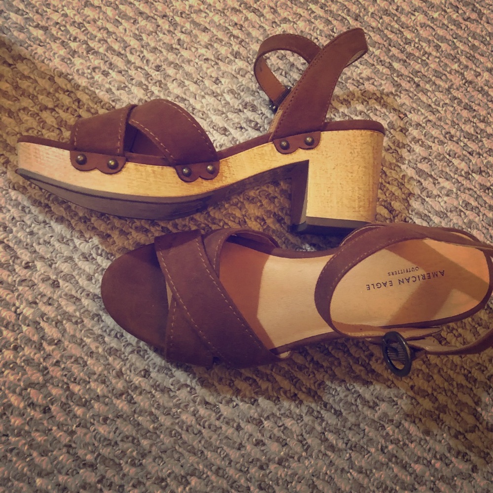 Women’s chunky heel sandal